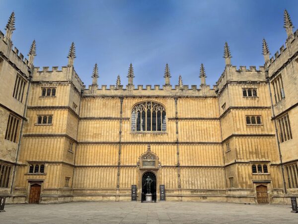 Universitas Oxford Lebih Tua dari Aztec